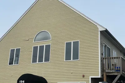 4 Stephen St #2