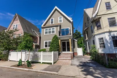 10 Tennyson St