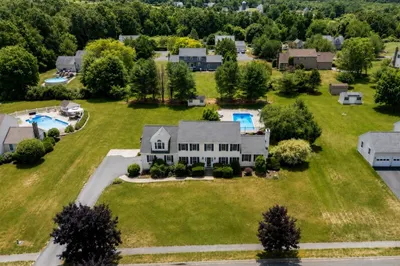 132 Tipperary Dr 1