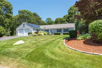 72 Trumbull Rd 1