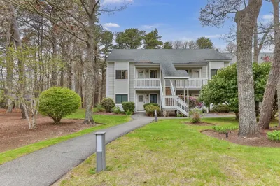109 Eaton Ln #109 1