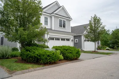 4 Strauss Ln #4
