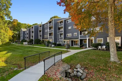 400 Colonial Dr #21 1