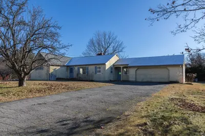 23 Sunset Road