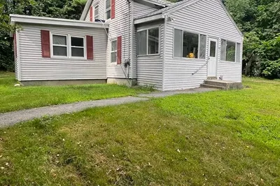 1825 Quaker St 1