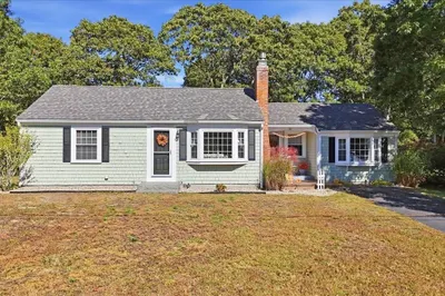 32 Scholl Ave 1