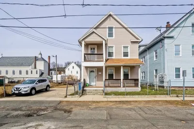 20 E School St 1