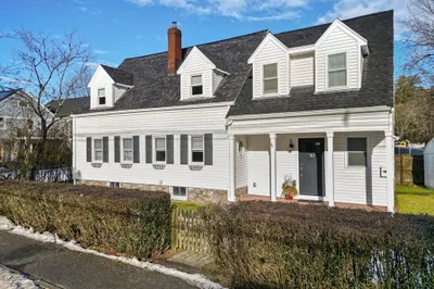 93 Pleasant St 1