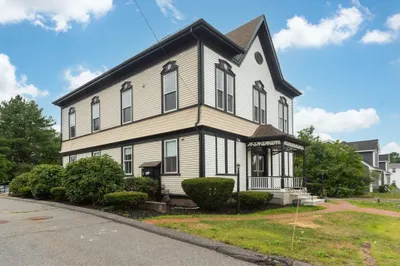 1131 Main St