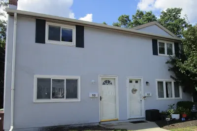 10 Lewis Farm Rd #10