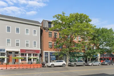 262-264 West Broadway 1