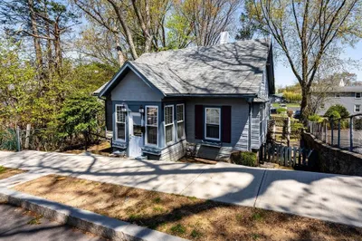 28 Sagamore Ave