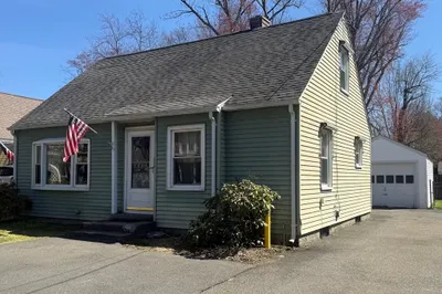 95 Carr Ave