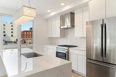20 W 5th St #2L