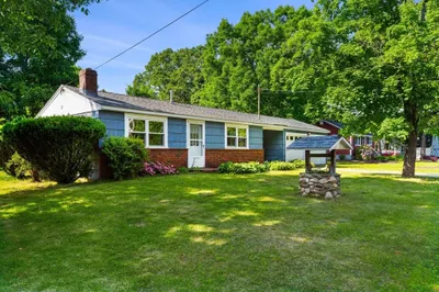 52 Middle Rd 1