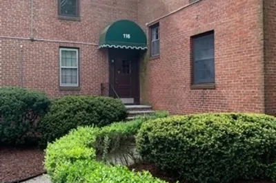116 Floral St #4 1