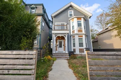 79 W Cottage St 1