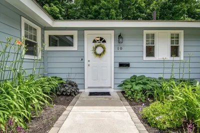 10 Ruth Dr