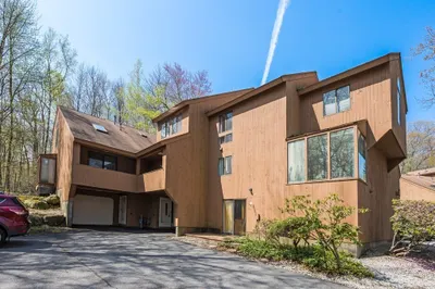 40 Eaton Court #40 1