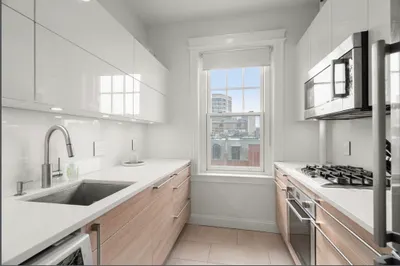 282 Newbury St #17A 1