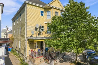 866 Brock Ave 1