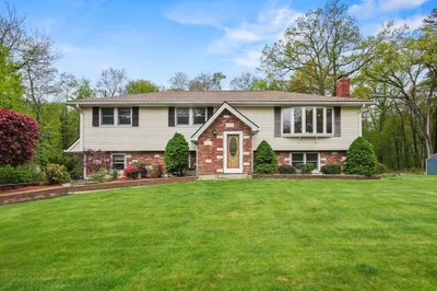 41 Lancaster Dr