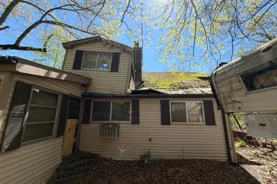 4 Ellen St