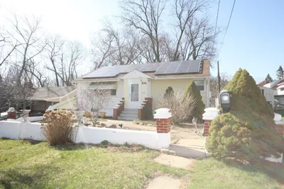 194 Lexington St 1