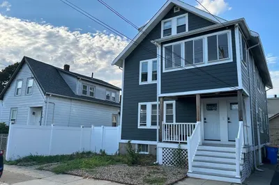 52 Centre St #1