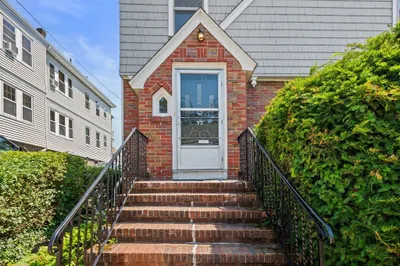 32 Ellison Ave
