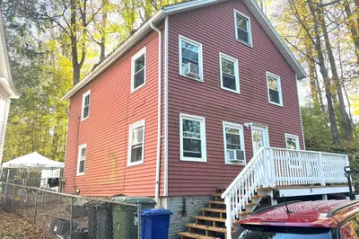 21 Hitchcock Ave 1