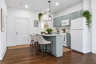 558 Columbus Ave #3F 1