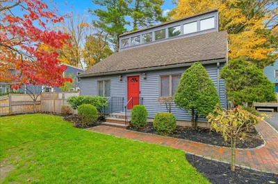 6 Ledgeville Ave 1