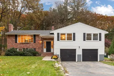 4 Laredo Drive 1