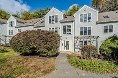 31 Salem Pl #31