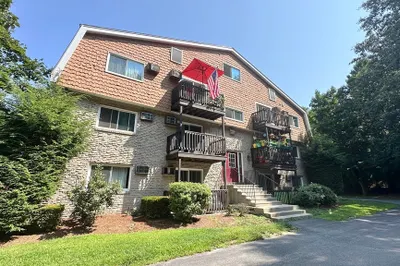 310 Brook Village Rd #16 1