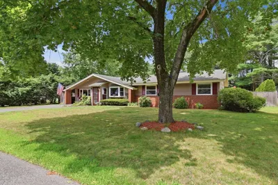 8 Sloane Dr 1