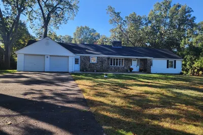 236 Pondview Dr 1