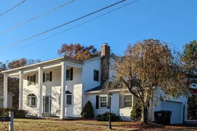 17 Stephen Dr 1