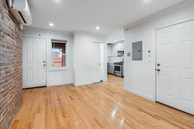 14 Pompeii Street #3