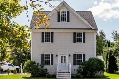 37 Hiawatha Ave
