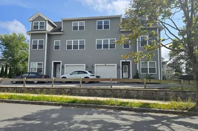 218 Independence Ave #B 1