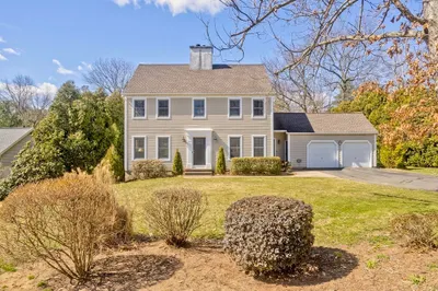 15 Raymond Circle 1