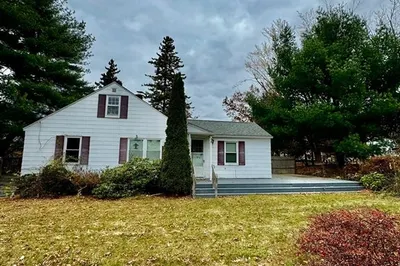 127 W Main St 1