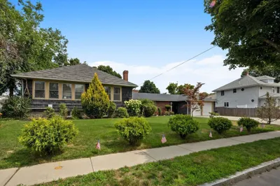 92 Narragansett Rd 1