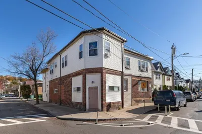 61 Addison St 1