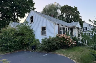 10 Ames St 1