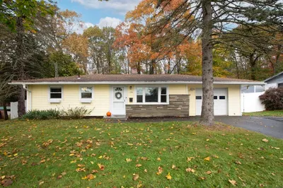 136 Kathleen Rd 1