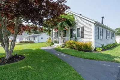 25 Bluff Ave
