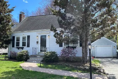 148 Oak Street 1